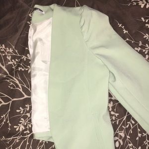 Puffed and fitted blazer